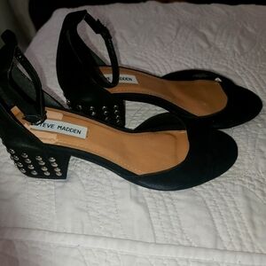 STEVE MADDEN STUDDED BLOCK HEEL BLACK SHOWS. 2.25 inch heel. NWOT. PERFECT CON